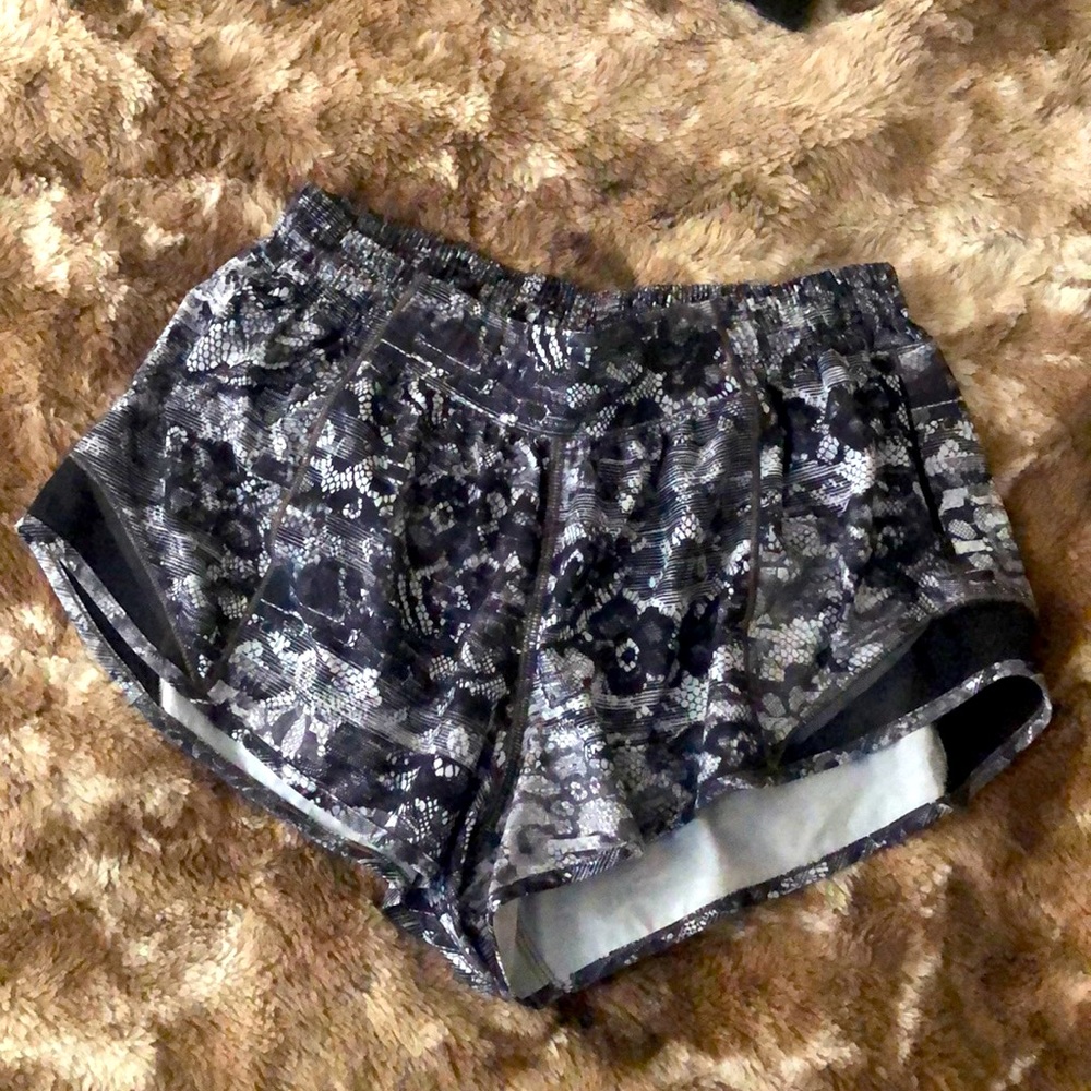Hotty hot shorts 2.5” lululemon
